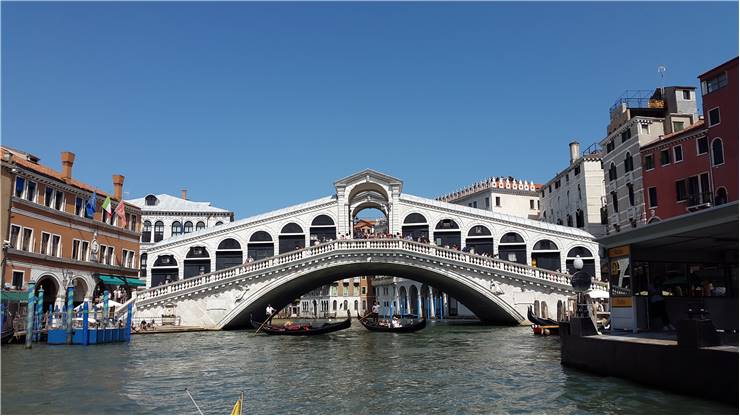 Famous Rialto Bridge